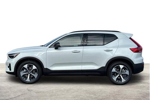 2026 Volvo XC40 Plus