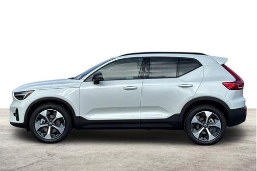 2026 Volvo XC40 Plus