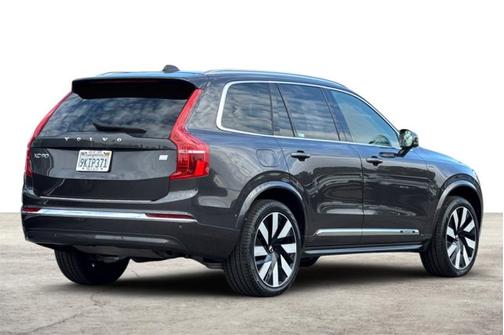 2024 Volvo XC90 Recharge Plug-In Hybrid Ultimate Bright Theme