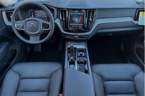 2025 Volvo XC60 Plug-In Hybrid Plus