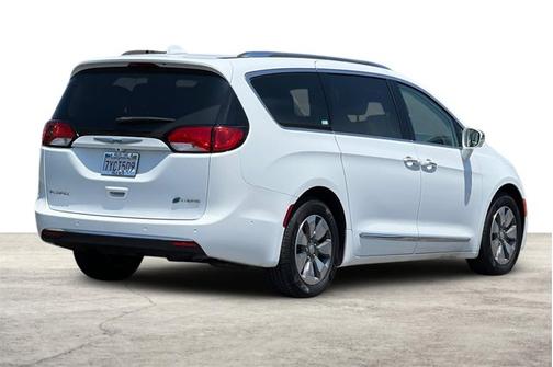 2017 Chrysler Pacifica Hybrid Platinum