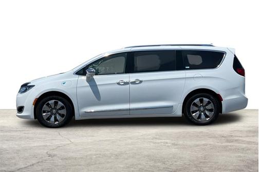 2017 Chrysler Pacifica Hybrid Platinum