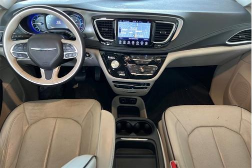 2017 Chrysler Pacifica Hybrid Platinum