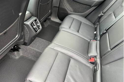 2025 Volvo XC40 Core Bright Theme