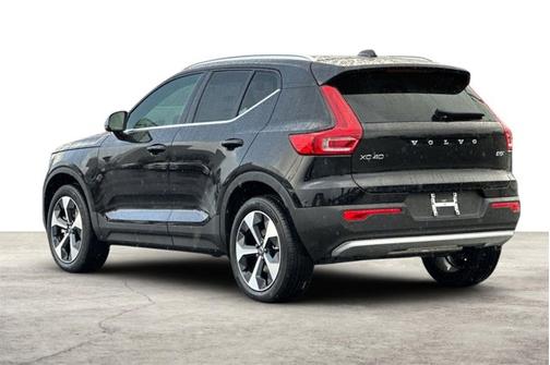 2025 Volvo XC40 Core Bright Theme