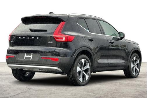 2025 Volvo XC40 Core Bright Theme