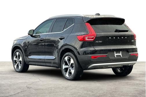 2025 Volvo XC40 Core Bright Theme