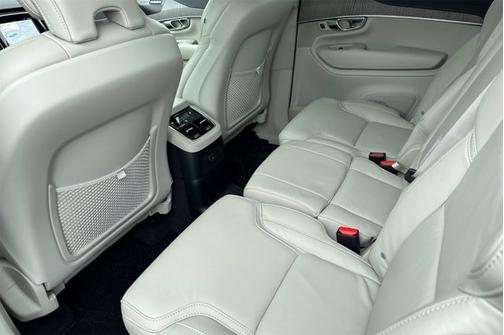 2023 Volvo XC90 Recharge Plug-In Hybrid Ultimate Bright Theme