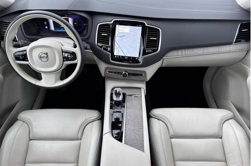 2023 Volvo XC90 Recharge Plug-In Hybrid Ultimate Bright Theme