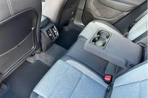 2025 Volvo XC40 Core Bright Theme