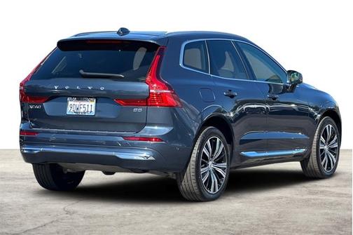 2023 Volvo XC60 Plus Bright Theme