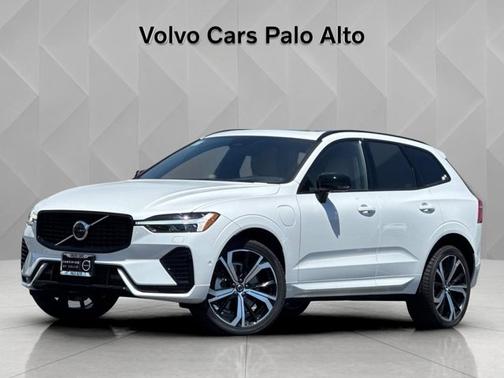 Crystal White Metallic 2024 Volvo XC60 Recharge Plug-In Hybrid Ultimate Dark Theme