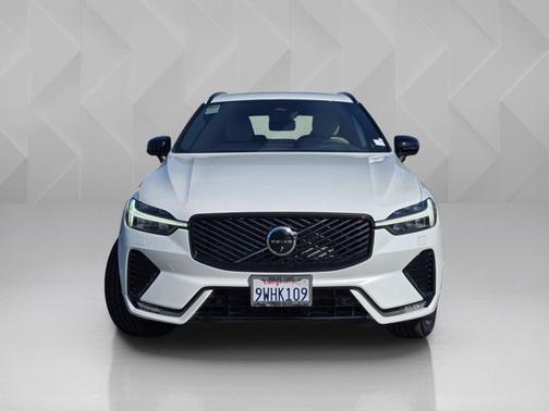 Crystal White 2026 Volvo XC60 Plus