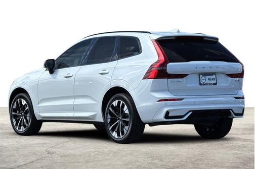 2026 Volvo XC60 Plus
