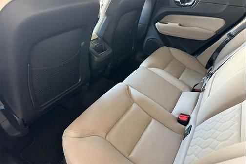 2026 Volvo XC60 Plus