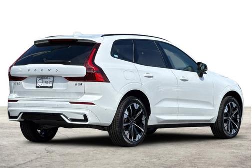 2026 Volvo XC60 Plus