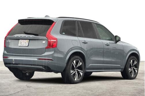 2023 Volvo XC90 Recharge Plug-In Hybrid Plus Dark Theme