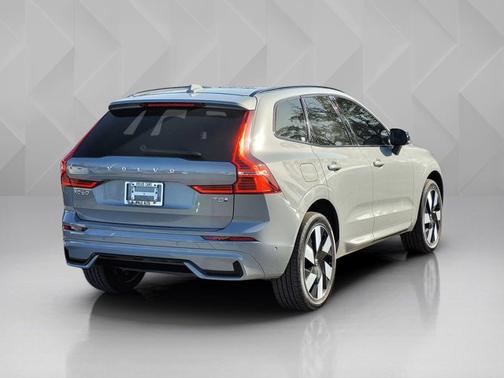 2025 Volvo XC60 Plug-In Hybrid Plus