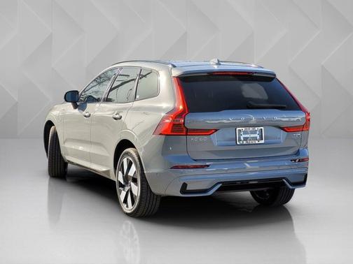 2025 Volvo XC60 Plug-In Hybrid Plus