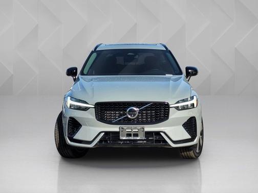 2025 Volvo XC60 Plug-In Hybrid Plus
