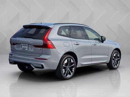 2026 Volvo XC60 Plus
