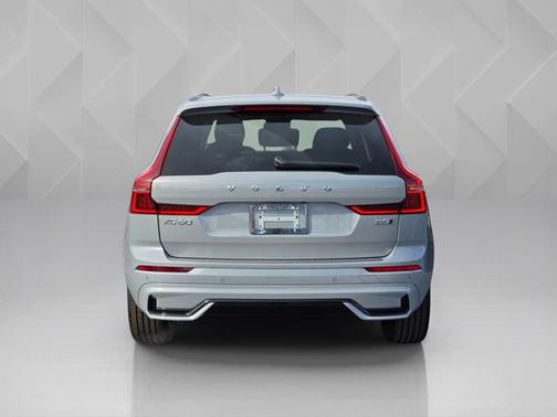 2026 Volvo XC60 Plus