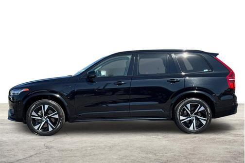 2023 Volvo XC90 Recharge Plug-In Hybrid Plus Dark Theme