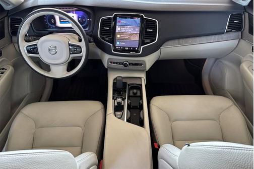 2023 Volvo XC90 Recharge Plug-In Hybrid Plus Dark Theme