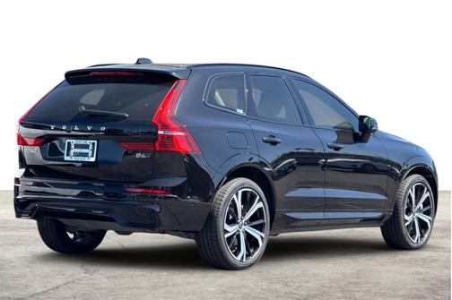 2023 Volvo XC60 Ultimate Dark Theme