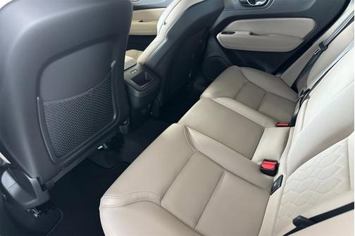 2026 Volvo XC60 Plus