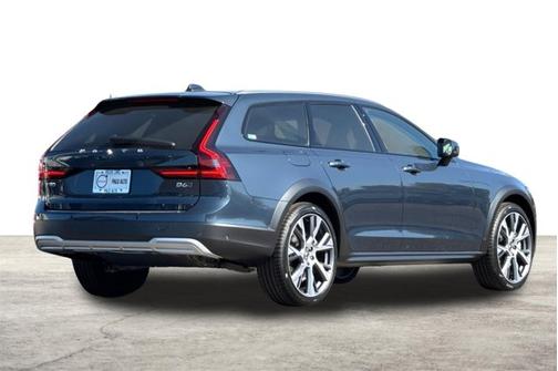 2026 Volvo V90 Cross Country Ultra