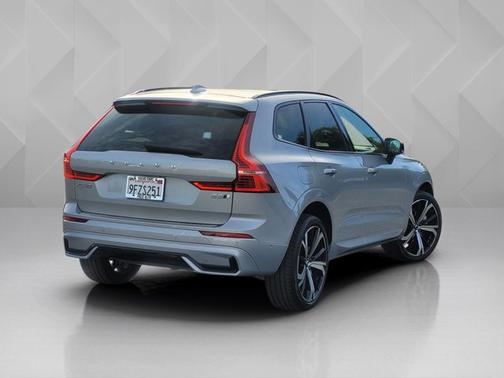Silver Dawn Metallic 2023 Volvo XC60 Ultimate Dark Theme