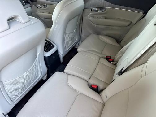 Bright Dusk Metallic 2024 Volvo XC90 Recharge Plug-In Hybrid Plus Bright Theme