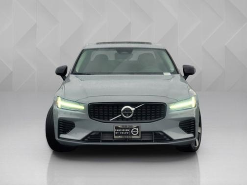 2024 Volvo S60 Recharge Plug-In Hybrid Plus Dark Theme