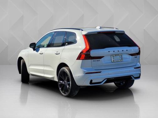 2026 Volvo XC60 Plug-In Hybrid Ultra Black Edition