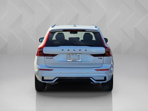 2026 Volvo XC60 Plug-In Hybrid Ultra Black Edition