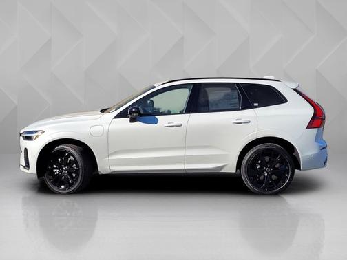2026 Volvo XC60 Plug-In Hybrid Ultra Black Edition