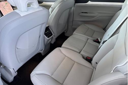 2025 Volvo EX90 Plus