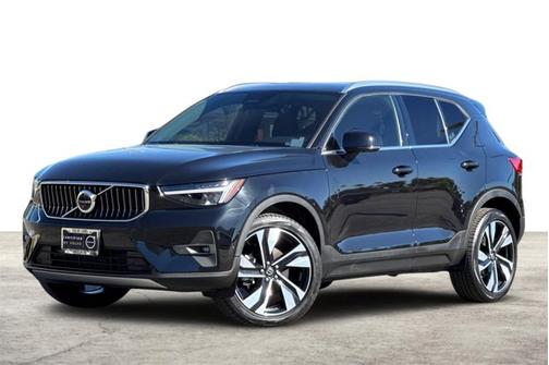 2025 Volvo XC40 Plus Bright Theme
