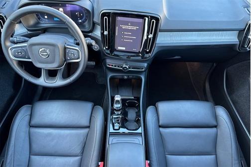 2025 Volvo XC40 Plus Bright Theme