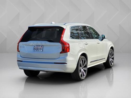 2023 Volvo XC90 Recharge Plug-In Hybrid Plus