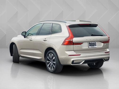 Bright Dusk Metallic 2025 Volvo XC60 Plus