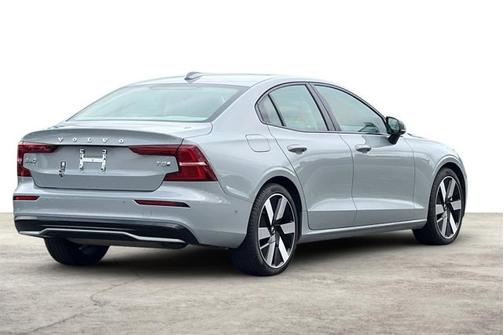 2025 Volvo S60 Plug-In Hybrid Plus