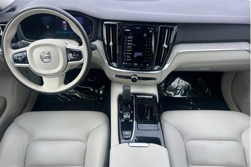 2025 Volvo S60 Plug-In Hybrid Plus