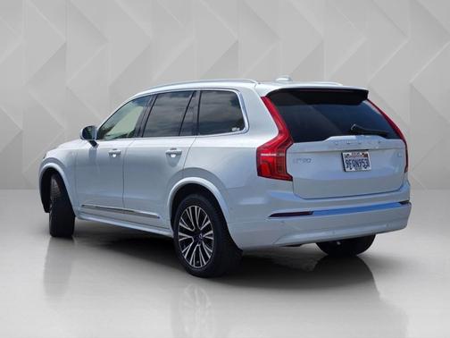 Crystal White Metallic 2023 Volvo XC90 Recharge Plug-In Hybrid Plus Bright Theme