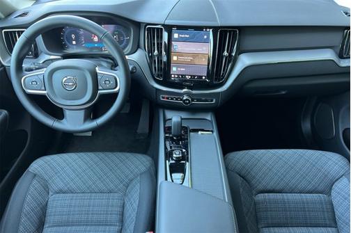 2025 Volvo XC60 Plug-In Hybrid Core