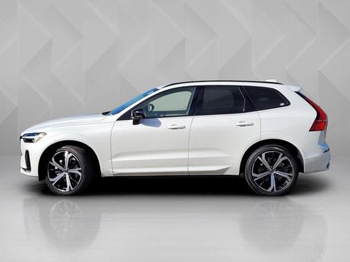 2023 Volvo XC60 Ultimate Dark Theme