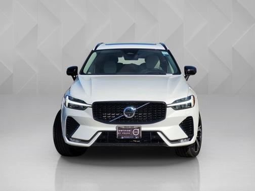 2023 Volvo XC60 Ultimate Dark Theme