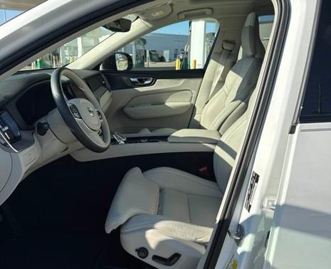 2023 Volvo XC60 Ultimate Dark Theme