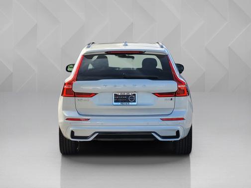 2023 Volvo XC60 Ultimate Dark Theme